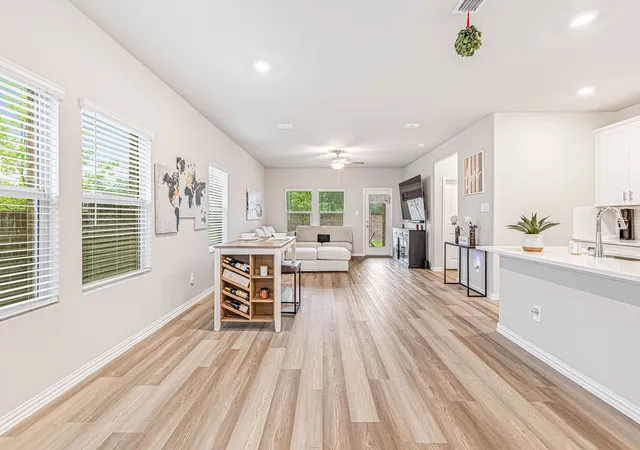Photo 3 of Single family home for sale at 610 Melody Hill Dr, Mc Kinney, TX 75071 | MLS# 21278193 | Listing updated on 2026-09-04