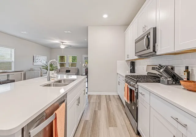 Photo 3 of Single family home for sale at 610 Melody Hill Dr, Mc Kinney, TX 75071 | MLS# 21278193 | Listing updated on 2026-09-04