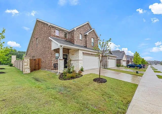 Photo 4 of Single family home for sale at 610 Melody Hill Dr, Mc Kinney, TX 75071 | MLS# 21278193 | Listing updated on 2026-09-04