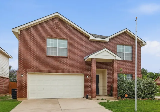 Photo 2 of Single family home for sale at 4957 Thorn Hollow Dr, Fort Worth, TX 76244 | MLS# 21277371 | Listing updated on 2026-09-14