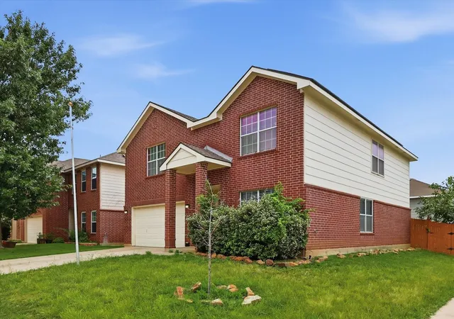 Photo 3 of Single family home for sale at 4957 Thorn Hollow Dr, Fort Worth, TX 76244 | MLS# 21277371 | Listing updated on 2026-09-14