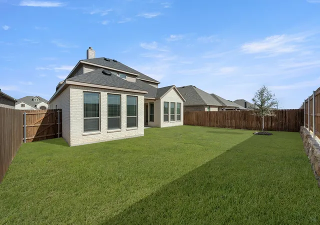 Photo 3 of Single family home for sale at 490 Red Maple Rd, Waxahachie, TX 75165 | MLS# 21278304 | Listing updated on 2026-09-15