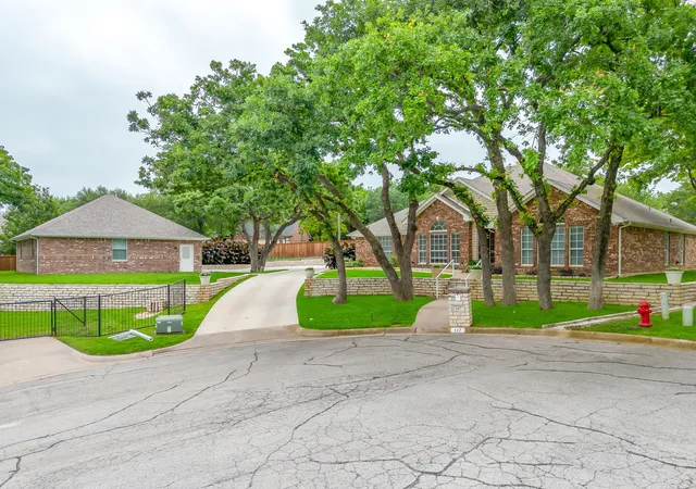 Photo 2 of Single family home for sale at 117 Countryside Ct, Weatherford, TX 76087 | MLS# 21269996 | Listing updated on 2026-09-08