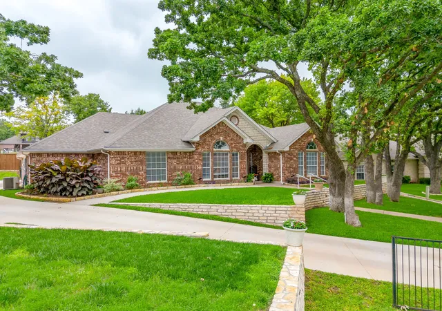Photo 3 of Single family home for sale at 117 Countryside Ct, Weatherford, TX 76087 | MLS# 21269996 | Listing updated on 2026-09-08