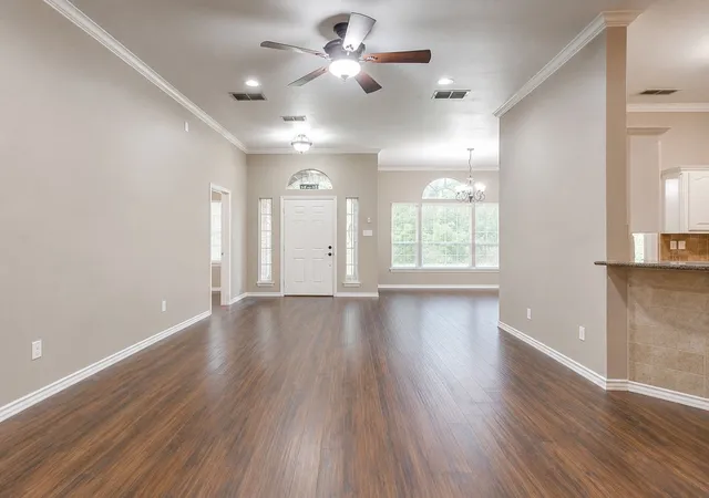 Photo 4 of Single family home for sale at 117 Countryside Ct, Weatherford, TX 76087 | MLS# 21269996 | Listing updated on 2026-09-08