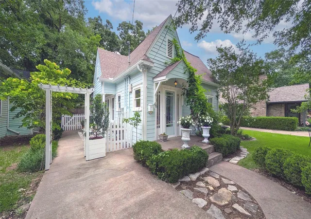Photo 1 of Sale Pending at 1106 Tucker St, Mc Kinney, TX 75069 | MLS# 21278577 | Listing updated on 2026-09-30