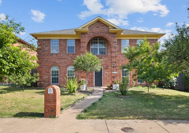 Photo 2 of Single family home for sale at 7116 Grey Dawn Ln, Dallas, TX 75227 | MLS# 21275275 | Listing updated on 2026-09-12