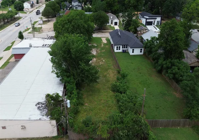 Photo 4 of Sale Pending at 1608 Bannock Ave, Dallas, TX 75215 | MLS# 21278630 | Listing updated on 2026-10-04