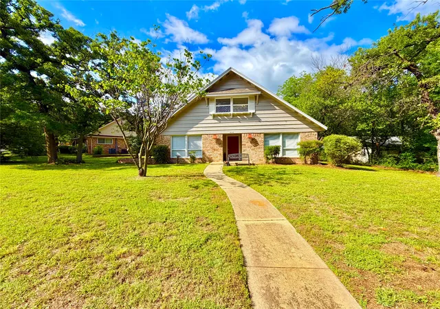 Photo 2 of Single family home for sale at 2117 Foxcroft Cir, Denton, TX 76209 | MLS# 21278238 | Listing updated on 2026-09-14