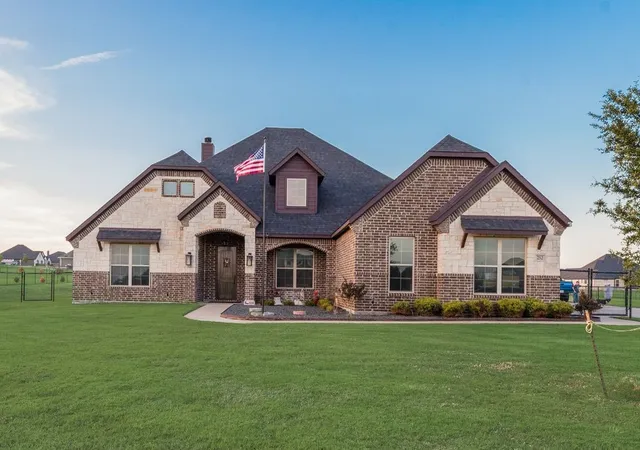 Photo 1 of Single family home for sale at 252 Agua Linda Dr, Godley, TX 76044 | MLS# 21249867 | Listing updated on 2026-09-10