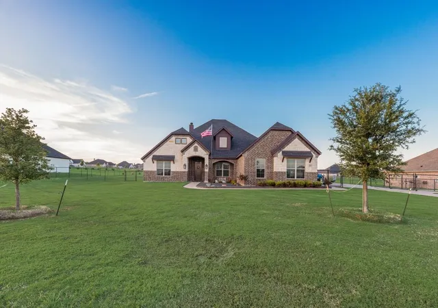 Photo 2 of Single family home for sale at 252 Agua Linda Dr, Godley, TX 76044 | MLS# 21249867 | Listing updated on 2026-09-10