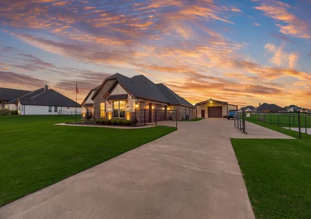 Photo 3 of Single family home for sale at 252 Agua Linda Dr, Godley, TX 76044 | MLS# 21249867 | Listing updated on 2026-09-10