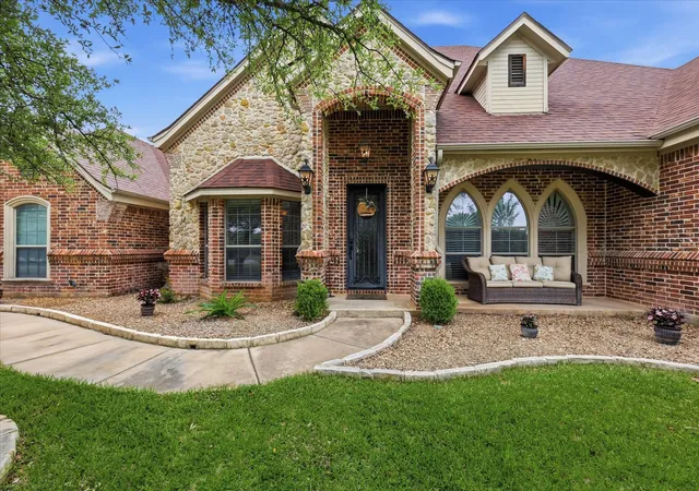 Photo 1 of Single family home for sale at 150 Blacktail Ln, Azle, TX 76020 | MLS# 21252475 | Listing updated on 2026-09-12
