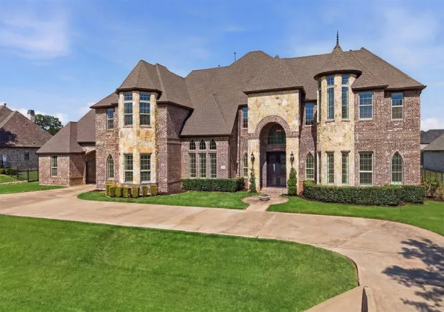 Photo 3 of Mansion for sale at 715 Simmons Rd, Double Oak, TX 75077 | MLS# 21266364 | Listing updated on 2026-09-24
