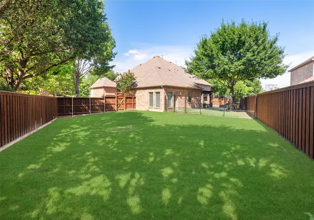 Photo 3 of Single family home for sale at 1335 Comal Dr, Allen, TX 75013 | MLS# 21273347 | Listing updated on 2026-09-30