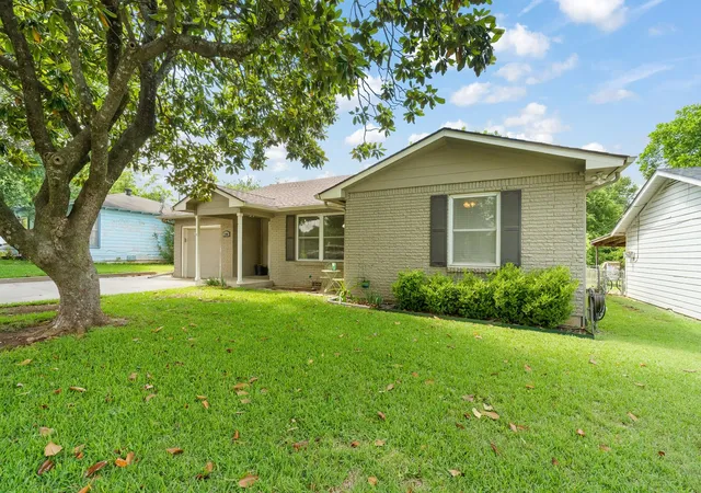 Photo 1 of Sale Pending at 1206 Bales St, Cleburne, TX 76033 | MLS# 21278886 | Listing updated on 2026-08-02