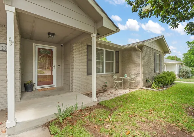 Photo 2 of Sale Pending at 1206 Bales St, Cleburne, TX 76033 | MLS# 21278886 | Listing updated on 2026-08-02
