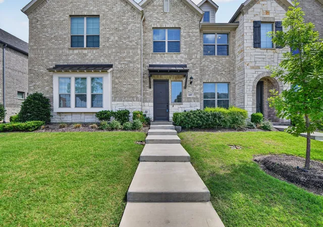 Photo 2 of Townhouse for sale at 685 Watersedge Ct, Lewisville, TX 75067 | MLS# 21257167 | Listing updated on 2026-09-08