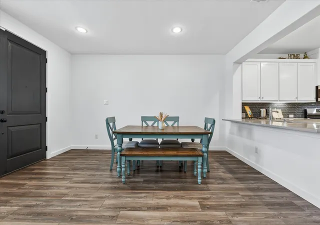 Photo 4 of Townhouse for sale at 685 Watersedge Ct, Lewisville, TX 75067 | MLS# 21257167 | Listing updated on 2026-09-08