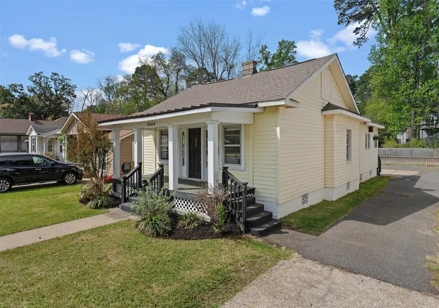 Photo 2 of Single family home for sale at 3864 Fairfield Ave, Shreveport, LA 71106 | MLS# 21279061 | Listing updated on 2026-07-30