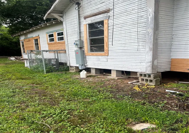 Photo 3 of Single family home for sale at 233 W 73Rd St, Shreveport, LA 71106 | MLS# 21279074 | Listing updated on 2026-09-09