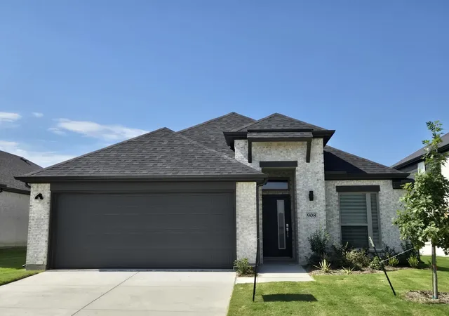 Photo 3 of Single family home for sale at 908 Lost Holly Ln, Lavon, TX 75166 | MLS# 21279111 | Listing updated on 2026-09-10