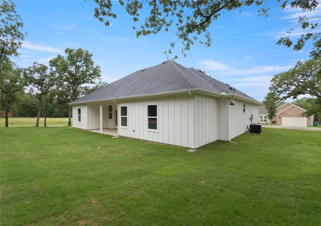 Photo 30 of Single family home for sale at 104 Jim Walters Dr, Bridgeport, TX 76426 | MLS# 21278165 | Listing updated on 2026-10-01