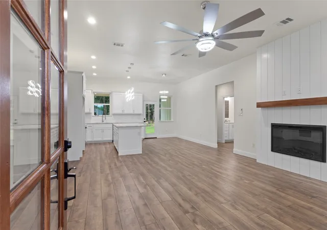 Photo 3 of Single family home for sale at 104 Jim Walters Dr, Bridgeport, TX 76426 | MLS# 21278165 | Listing updated on 2026-10-01
