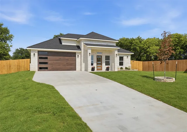 Photo 1 of Single family home for sale at 9912 Durango Trl, Waco, TX 76712 | MLS# 21277992 | Listing updated on 2026-09-12