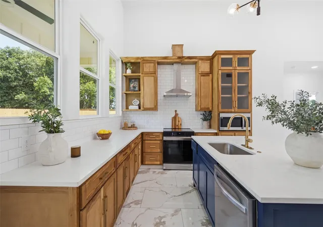 Photo 3 of Single family home for sale at 9912 Durango Trl, Waco, TX 76712 | MLS# 21277992 | Listing updated on 2026-09-12