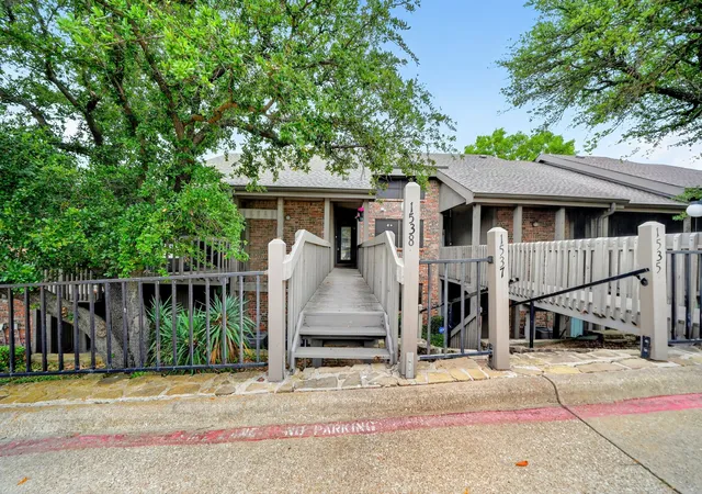 Photo 3 of Sale Pending at 1538 Signal Ridge Pl #1538, Rockwall, TX 75032 | MLS# 21276604 | Listing updated on 2026-09-29
