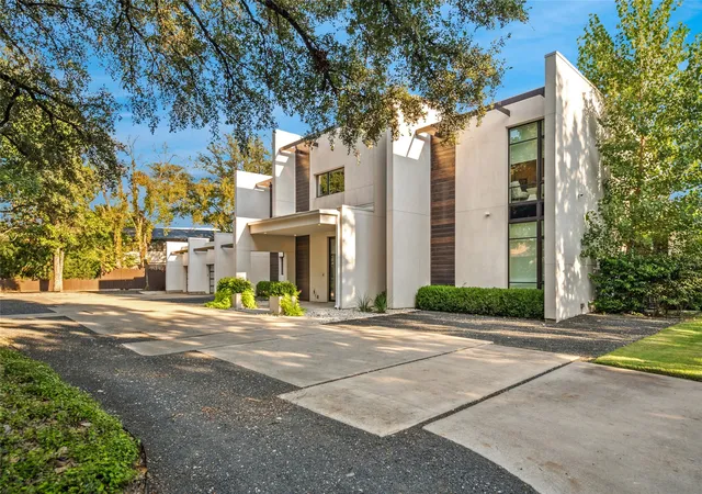 Photo 2 of Mansion for sale at 5036 Radbrook Pl, Dallas, TX 75220 | MLS# 21074881 | Listing updated on 2026-09-09