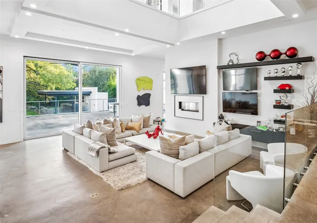 Photo 4 of Single family home for sale at 5036 Radbrook Pl, Dallas, TX 75220 | MLS# 21074881 | Listing updated on 2026-09-09