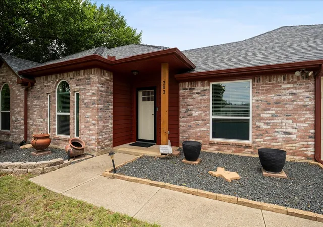 Photo 2 of Sale Pending at 303 Anita Ln, Waxahachie, TX 75165 | MLS# 21276981 | Listing updated on 2026-09-10