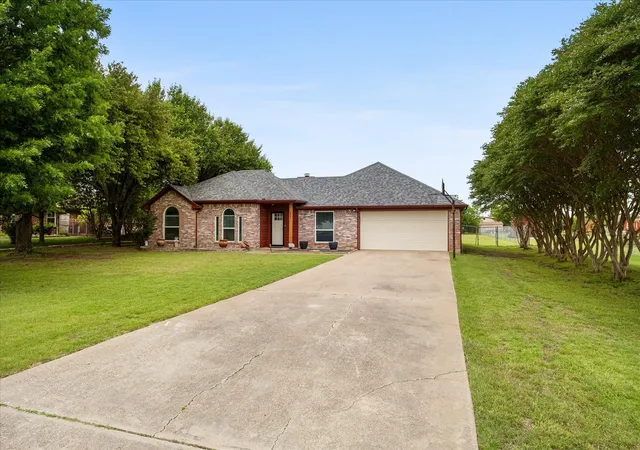 Photo 3 of Sale Pending at 303 Anita Ln, Waxahachie, TX 75165 | MLS# 21276981 | Listing updated on 2026-09-10