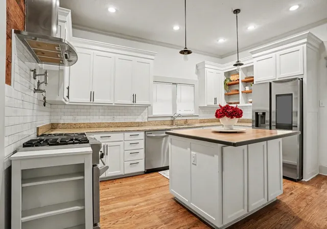 Photo 3 of Sale Pending at 300 E University Ave, Waxahachie, TX 75165 | MLS# 21278995 | Listing updated on 2026-09-11