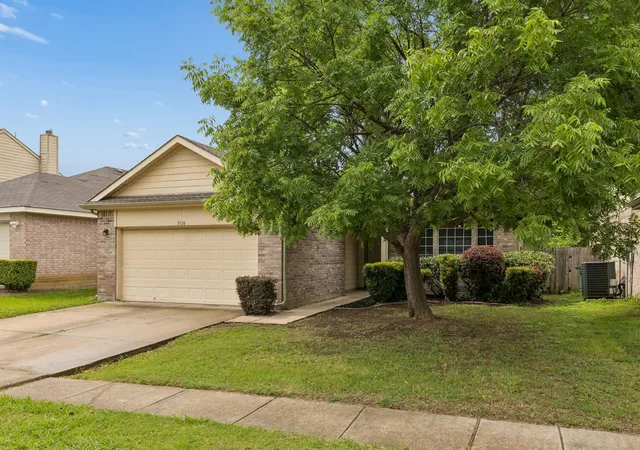 Photo 1 of Single family home for sale at 5116 Meridian Ln, Fort Worth, TX 76244 | MLS# 21279196 | Listing updated on 2026-08-01