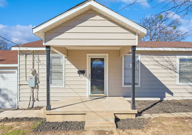 Photo 1 of Sale Pending at 3120 Sappington Pl, Fort Worth, TX 76116 | MLS# 21279650 | Listing updated on 2026-09-08