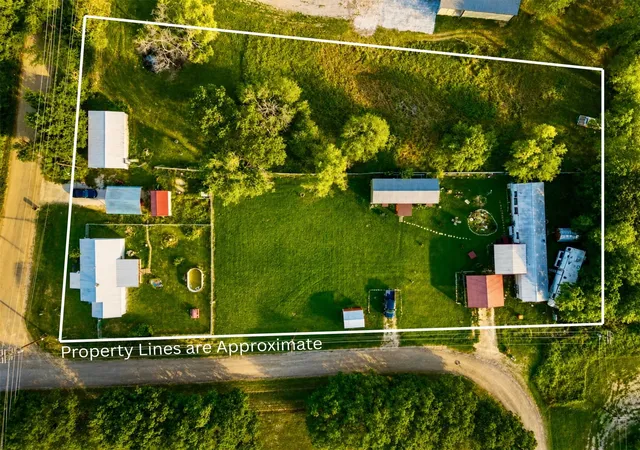 Photo 1 of Multi family home for sale at 112 Woodlake Ln, Axtell, TX 76624 | MLS# 21279640 | Listing updated on 2026-09-09