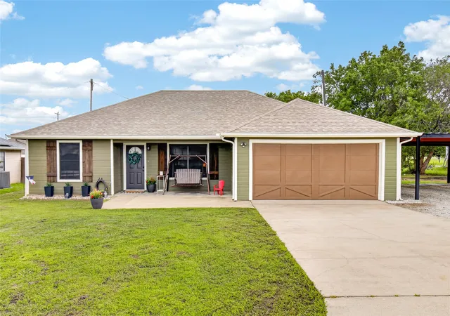 Photo 2 of Single family home for sale at 703 S College St, Celeste, TX 75423 | MLS# 21279519 | Listing updated on 2026-09-10