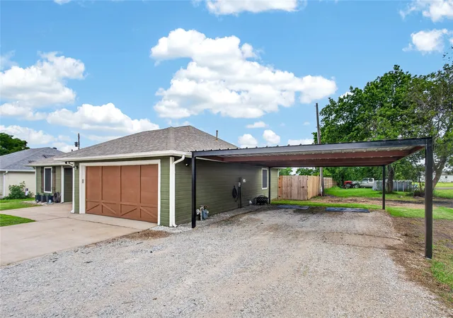 Photo 3 of Single family home for sale at 703 S College St, Celeste, TX 75423 | MLS# 21279519 | Listing updated on 2026-09-30