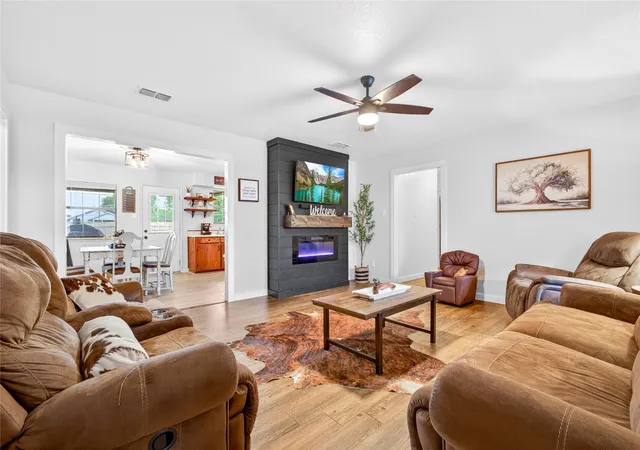 Photo 1 of Single family home for sale at 703 S College St, Celeste, TX 75423 | MLS# 21279519 | Listing updated on 2026-09-30