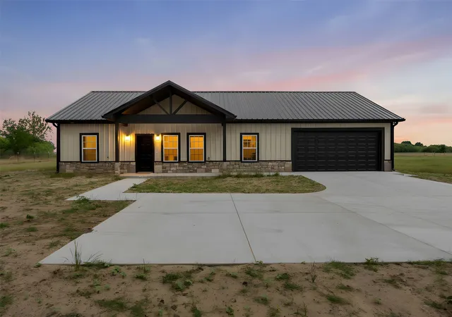 Photo 1 of Sale Pending at 121 Brazier Rd, Ennis, TX 75119 | MLS# 21279145 | Listing updated on 2026-09-12