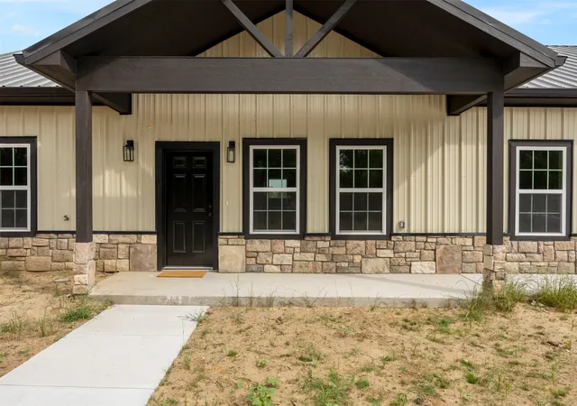 Photo 2 of Sale Pending at 121 Brazier Rd, Ennis, TX 75119 | MLS# 21279145 | Listing updated on 2026-09-12
