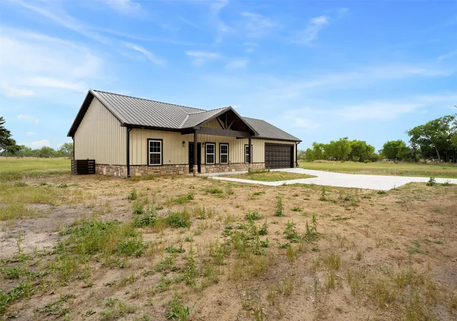 Photo 4 of Sale Pending at 121 Brazier Rd, Ennis, TX 75119 | MLS# 21279145 | Listing updated on 2026-09-12