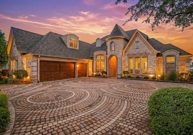 Photo 3 of Single family home for sale at 2707 Harborside Dr, Granbury, TX 76048 | MLS# 21279739 | Listing updated on 2026-10-04