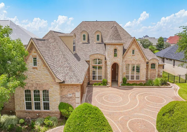 Photo 2 of Single family home for sale at 2707 Harborside Dr, Granbury, TX 76048 | MLS# 21279739 | Listing updated on 2026-10-04