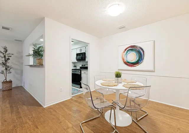 Photo 4 of Single family home for sale at 811 Saint Paul Ct, Richardson, TX 75080 | MLS# 21279750 | Listing updated on 2026-07-31
