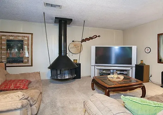 Photo 4 of Sale Pending at 6615 Lyndon B Johnson Fwy, Dallas, TX 75240 | MLS# 21272782 | Listing updated on 2026-07-31