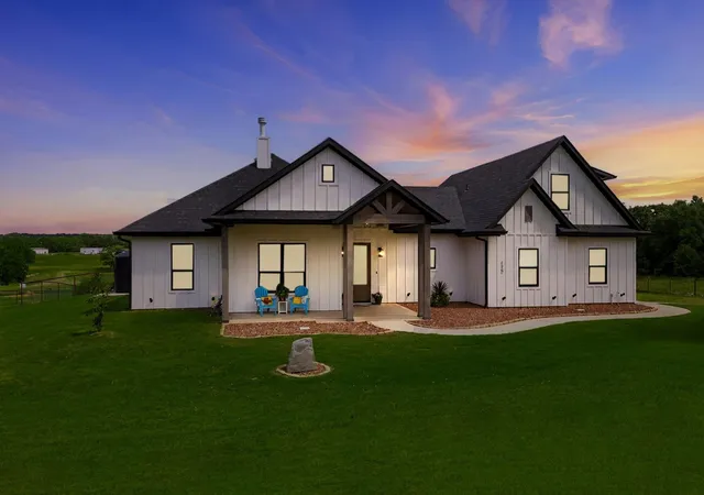 Photo 2 of Sale Pending at 120 Grace View Rd, Weatherford, TX 76088 | MLS# 21277601 | Listing updated on 2026-07-29